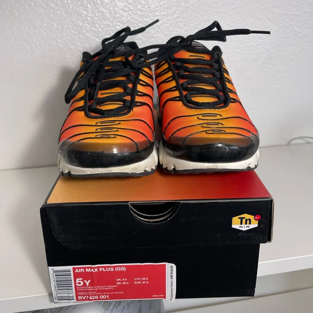Nike AIRMAX Plus Sunset Sneakers Black and Orange Flame GS - Picture 2 of 11